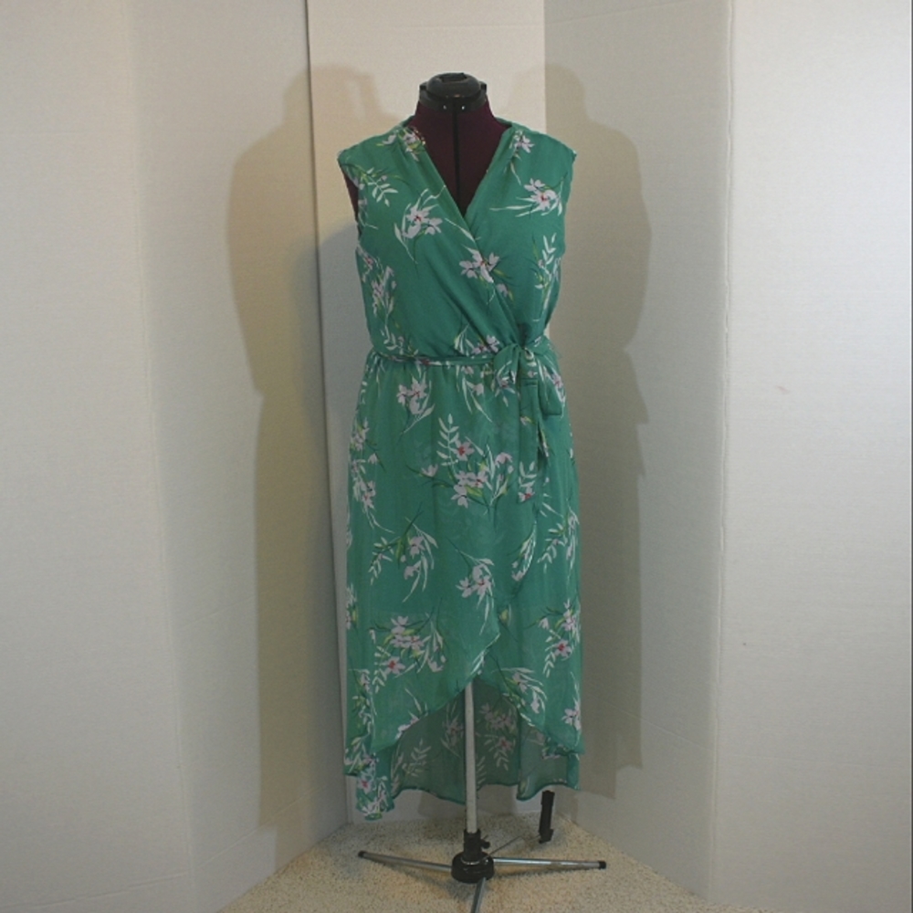 Charming Charle green floral sundress . Size L